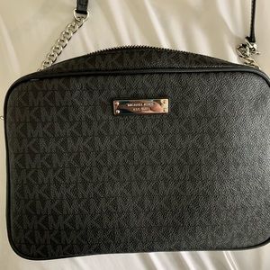 Authentic Michael Kors crossbody purse/ wallet